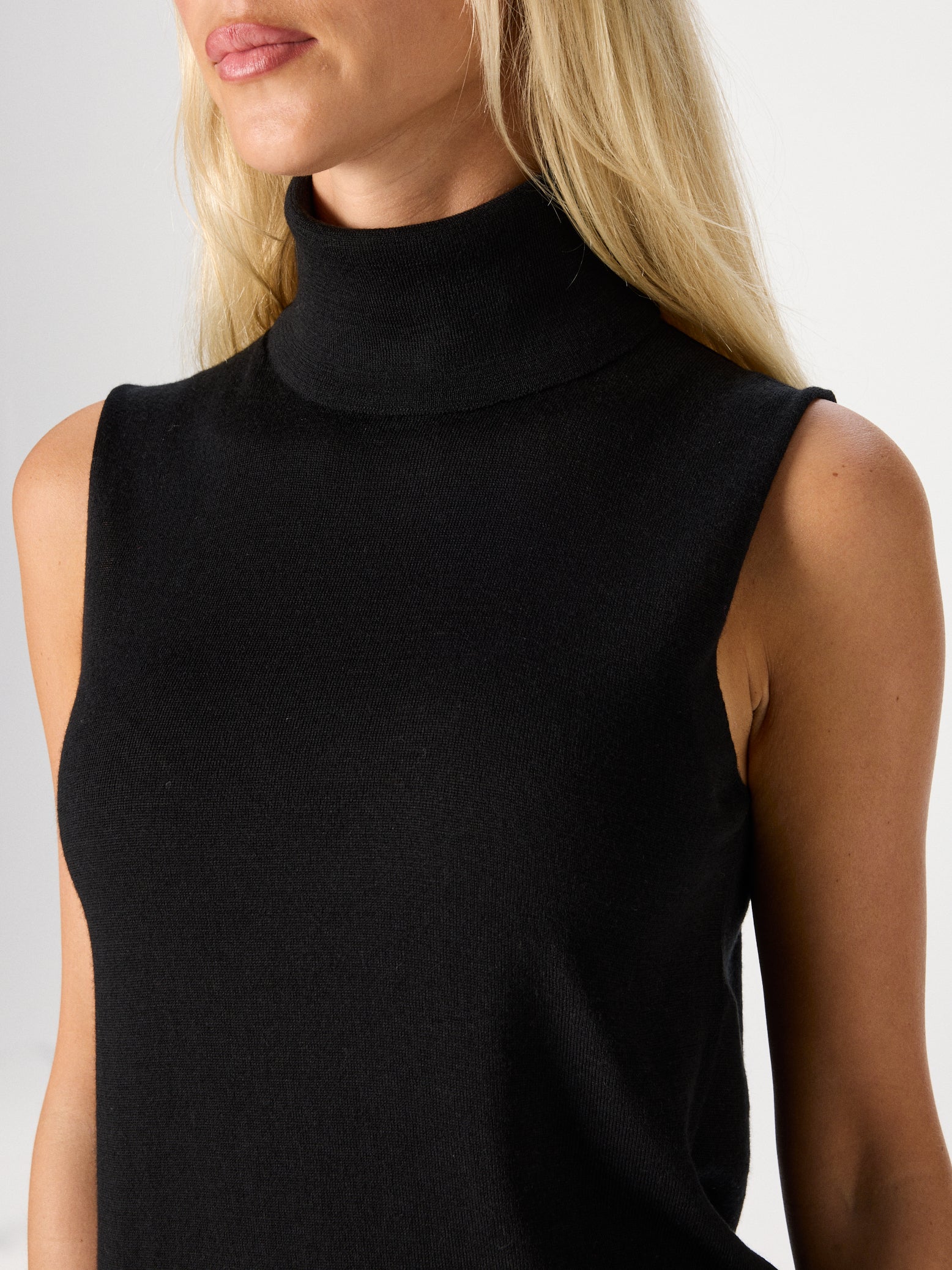 Fine Knit Turtleneck Top