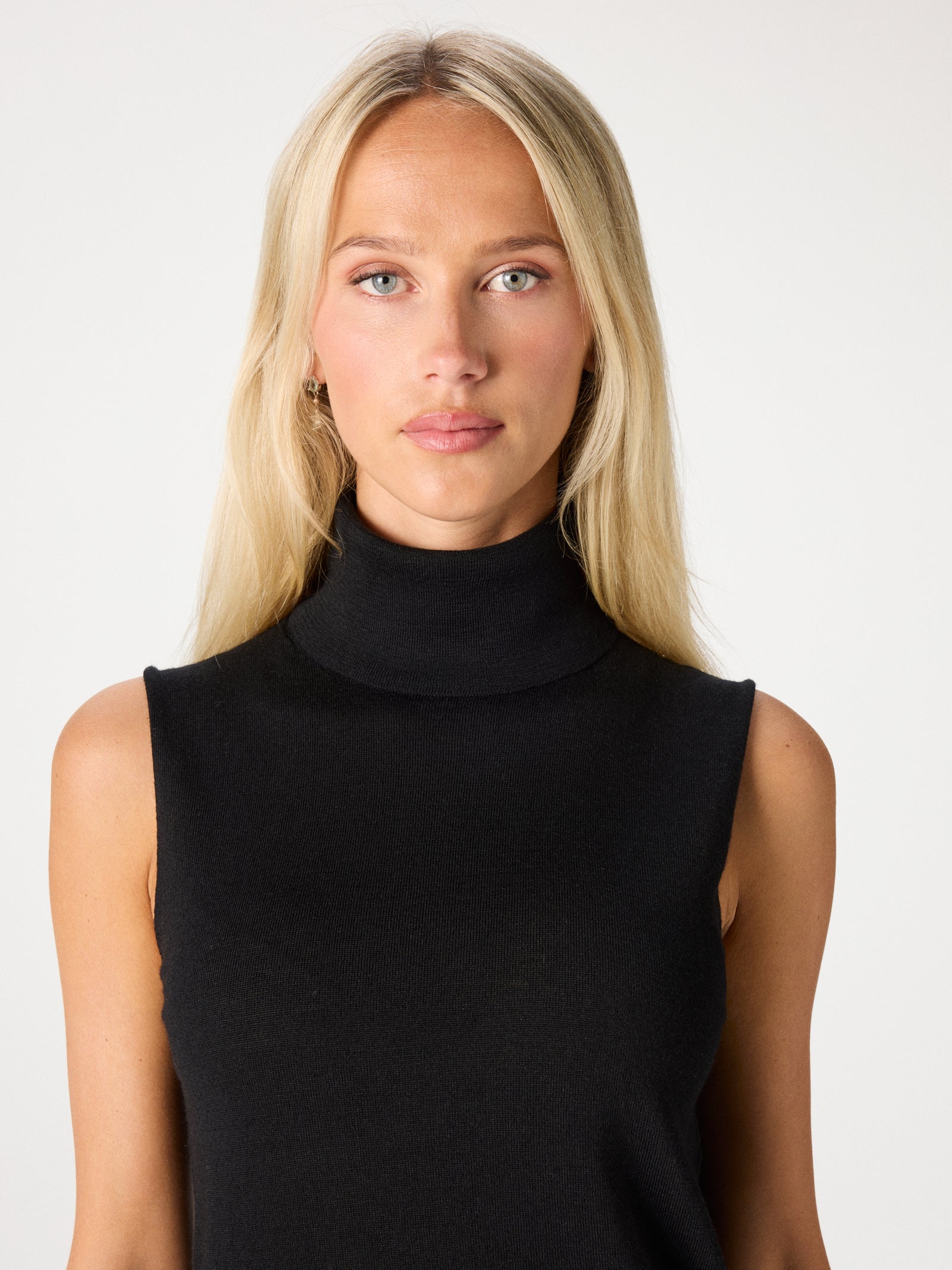 Fine Knit Turtleneck Top
