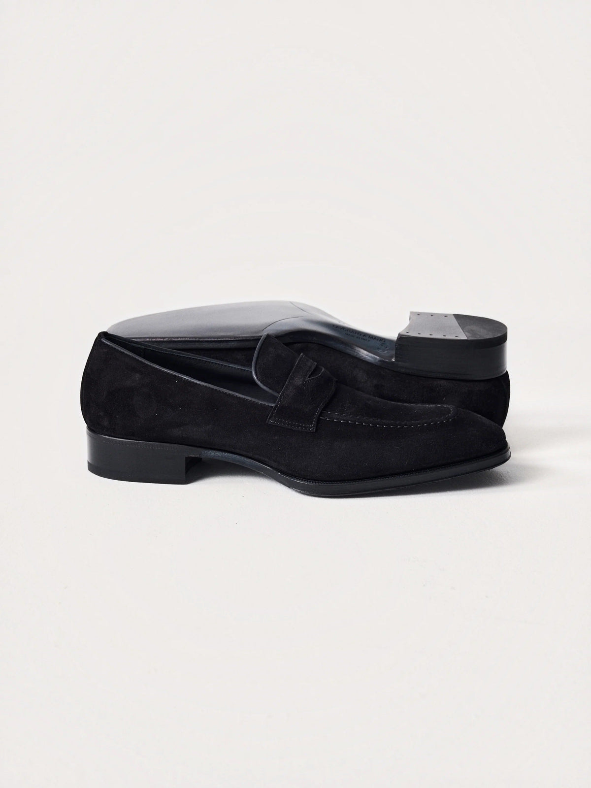 Suede Penny Loafers in Black – Hartlino