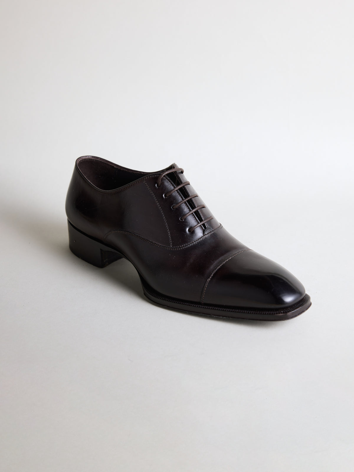 Cap-Toe Oxford Shoes in Dark Brown – Hartlino, front view