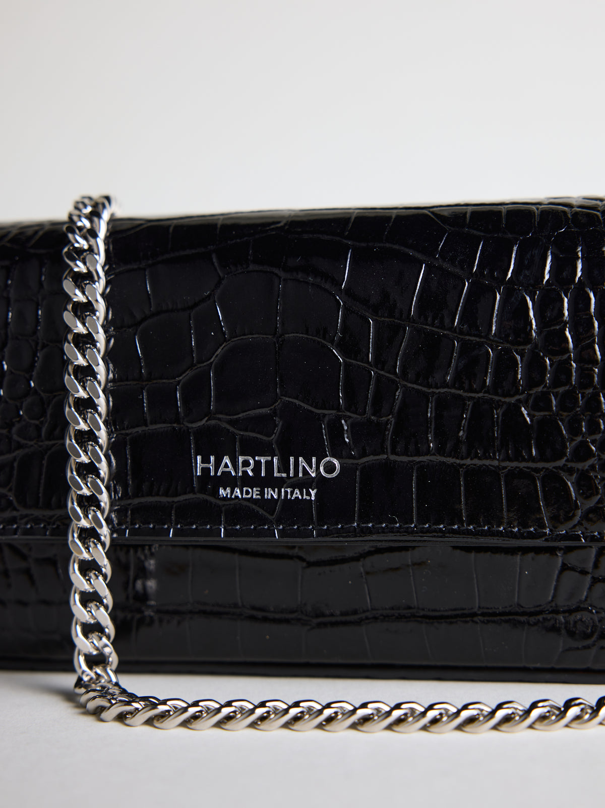 Crocodile-Embossed Chain Bag in Black – Hartlino, image 3