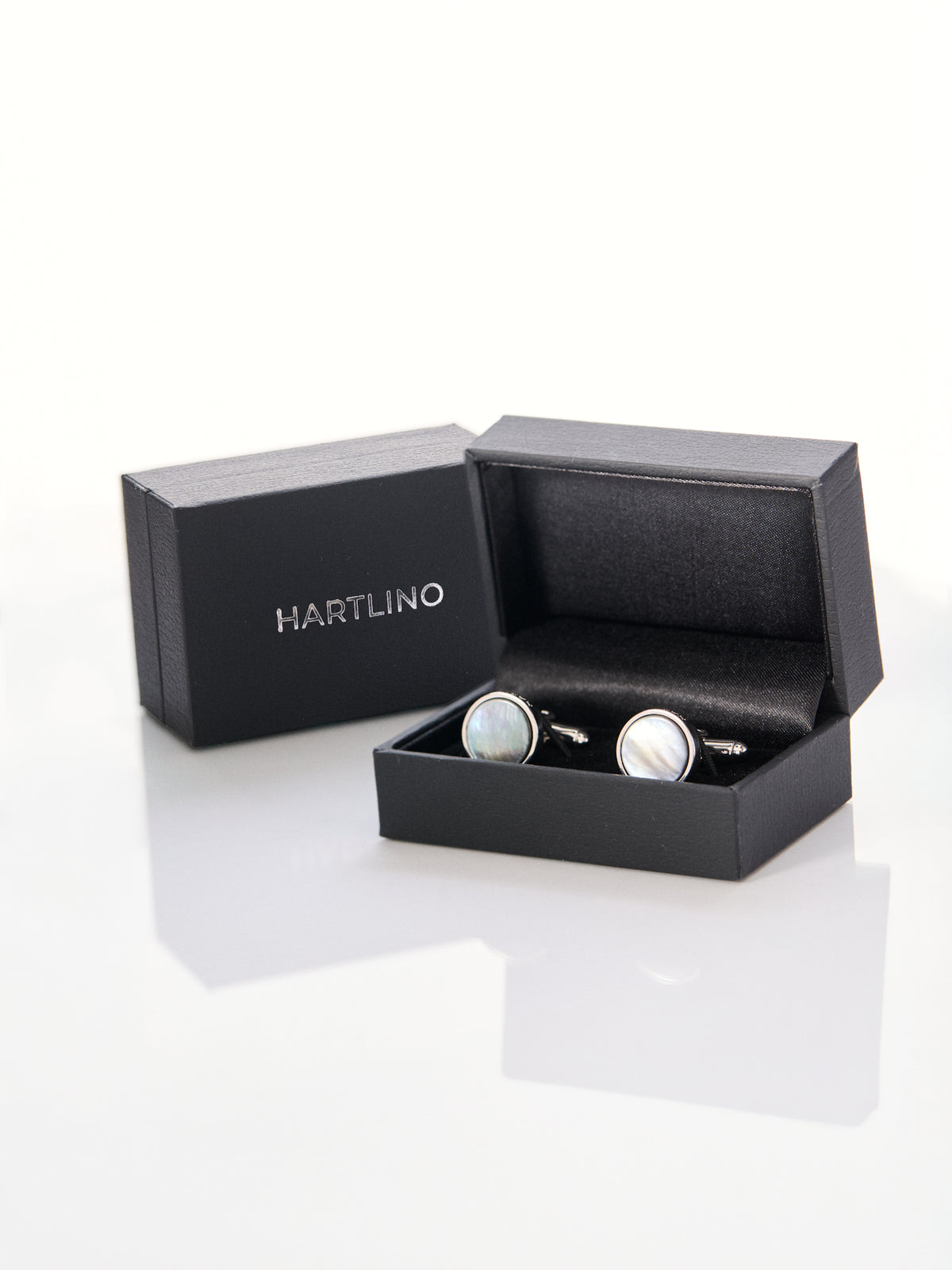 Mother-of-Pearl Cufflinks in Grey in Hartlino leather box
