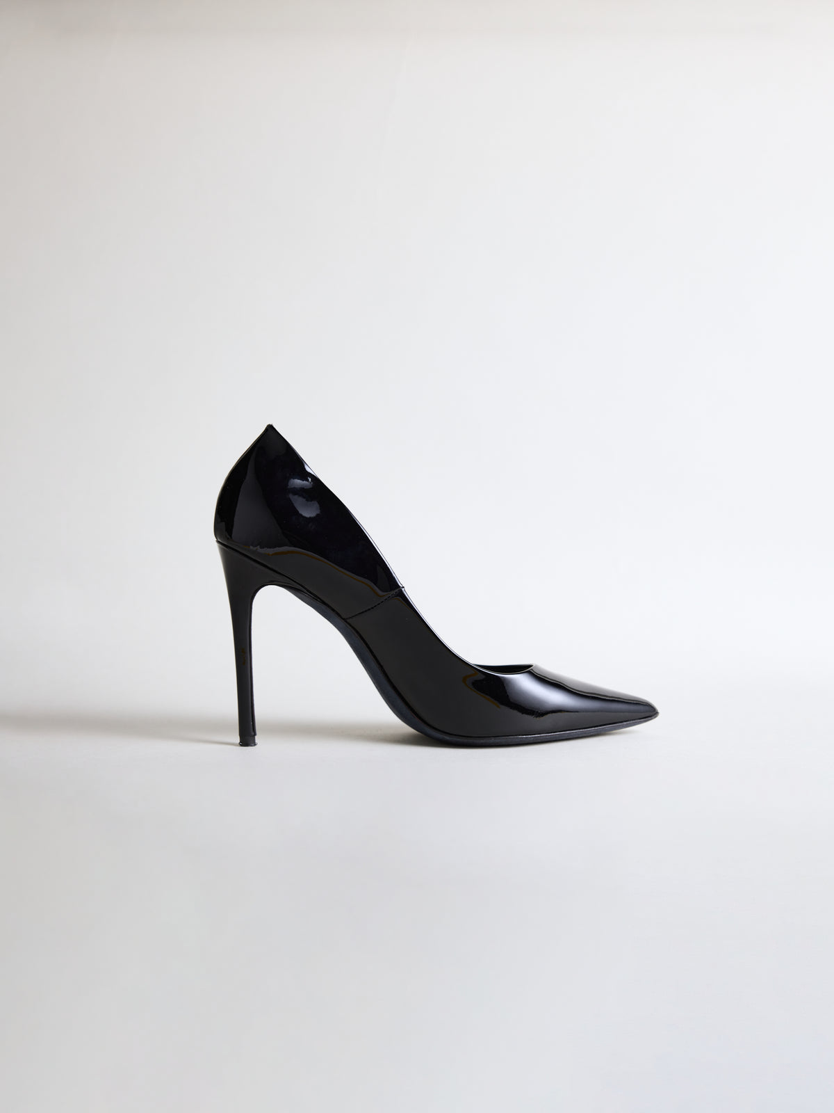 Patent Leather Pumps in Black – Hartlino