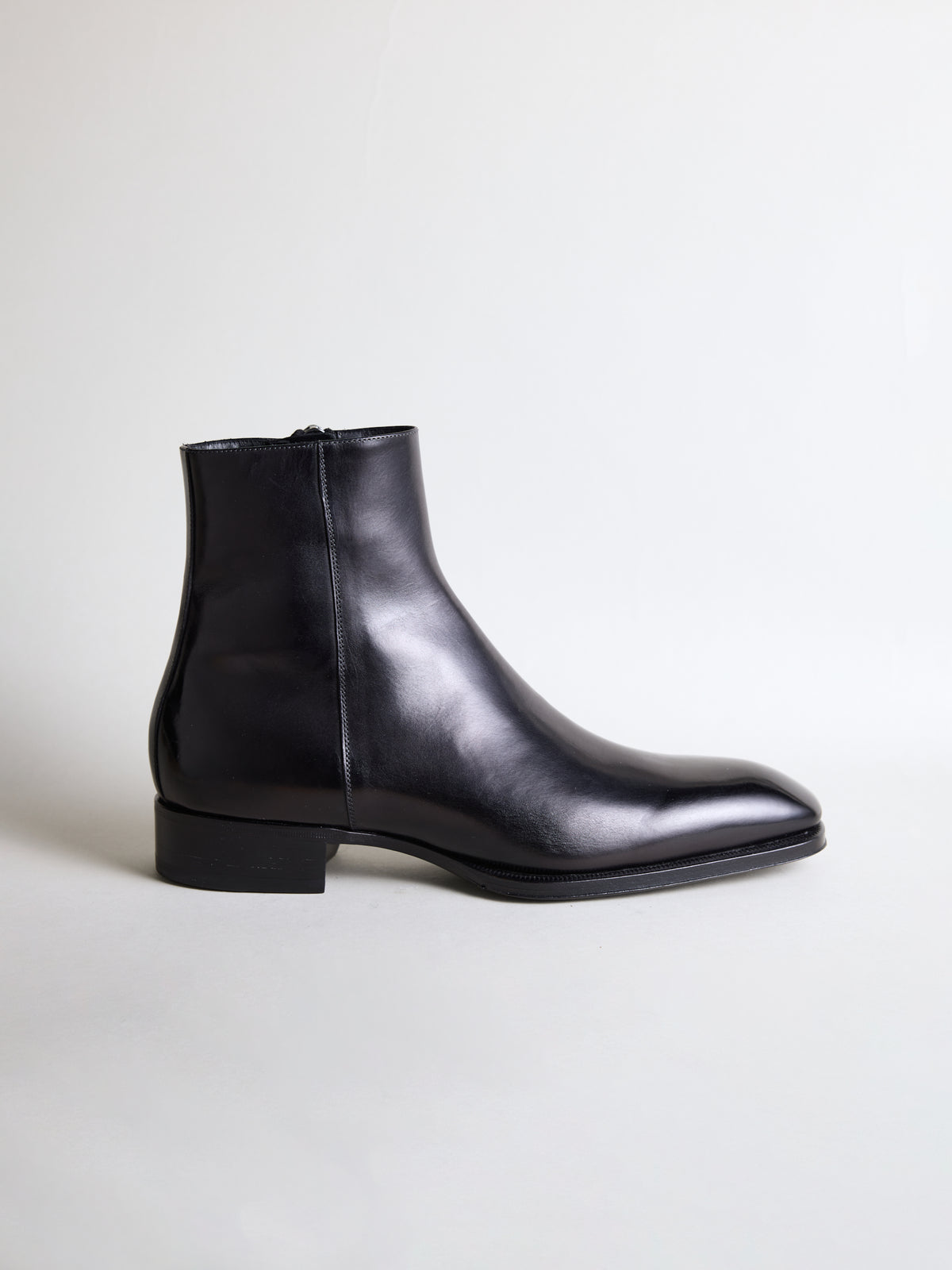 Leather Zip Ankle Boots in Black – Hartlino