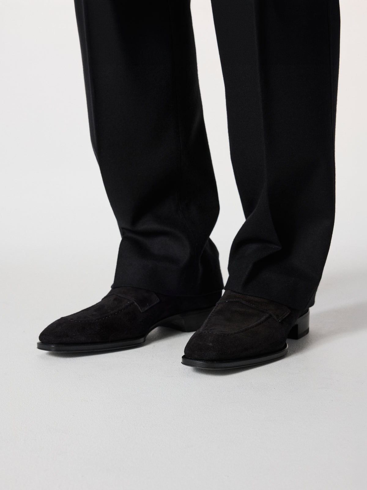 Pleated Wool Trousers in Black – Hartlino, image 5