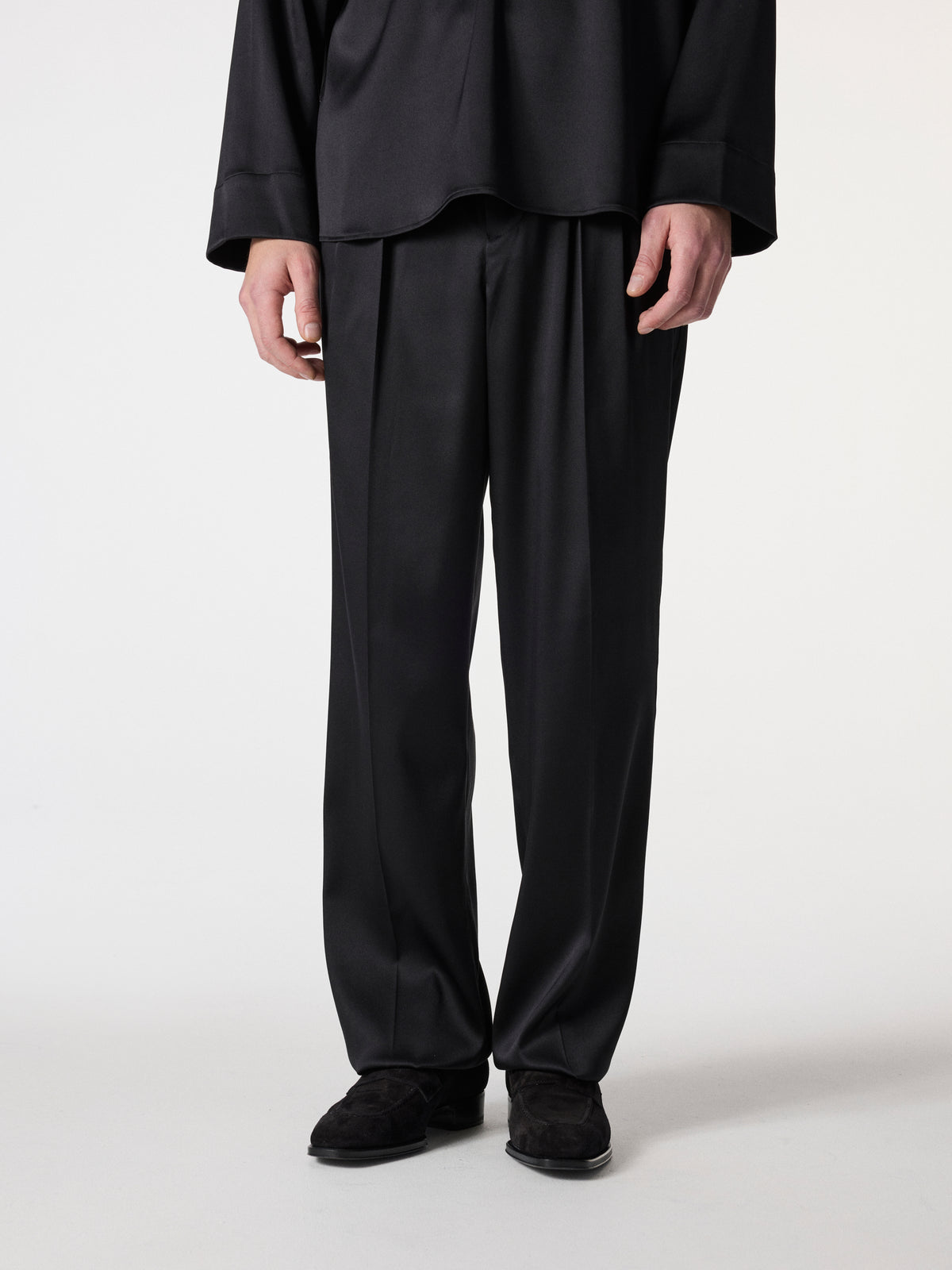 Silk Pleated Trousers in Black – Hartlino, image 2