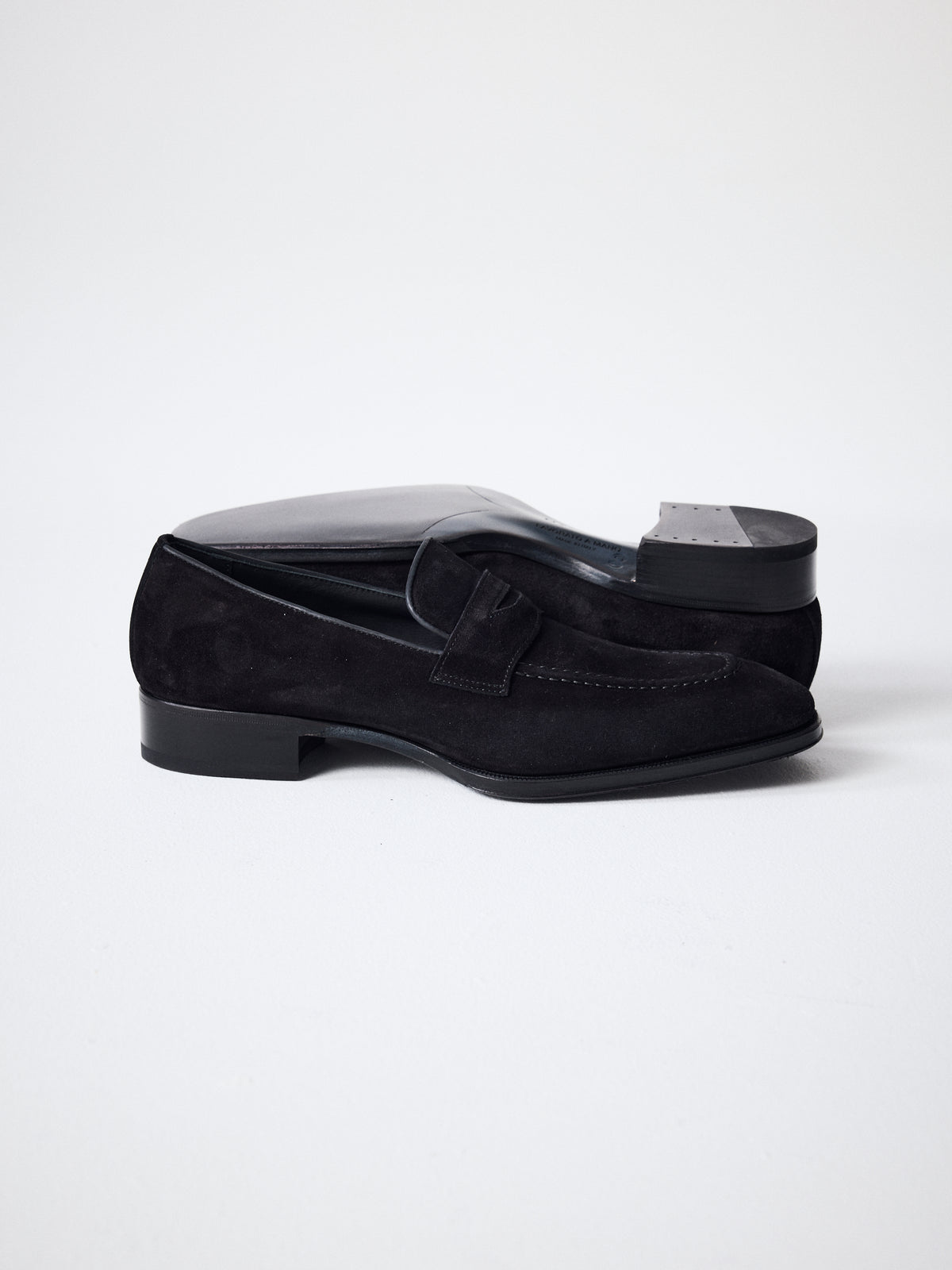 Suede Penny Loafers in Black – Hartlino