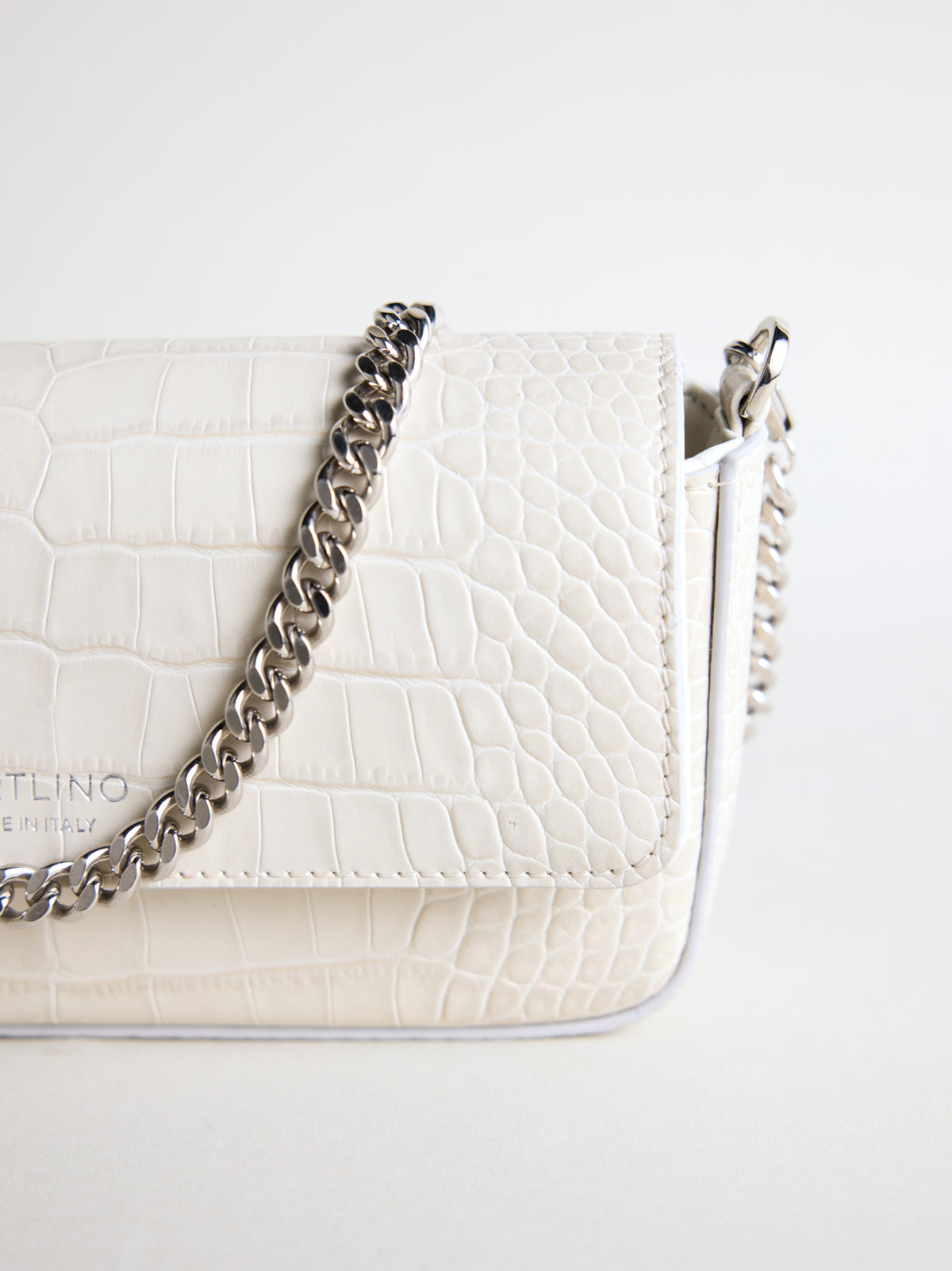 Crocodile-Embossed Chain Bag in Ivory – Hartlino, image 2