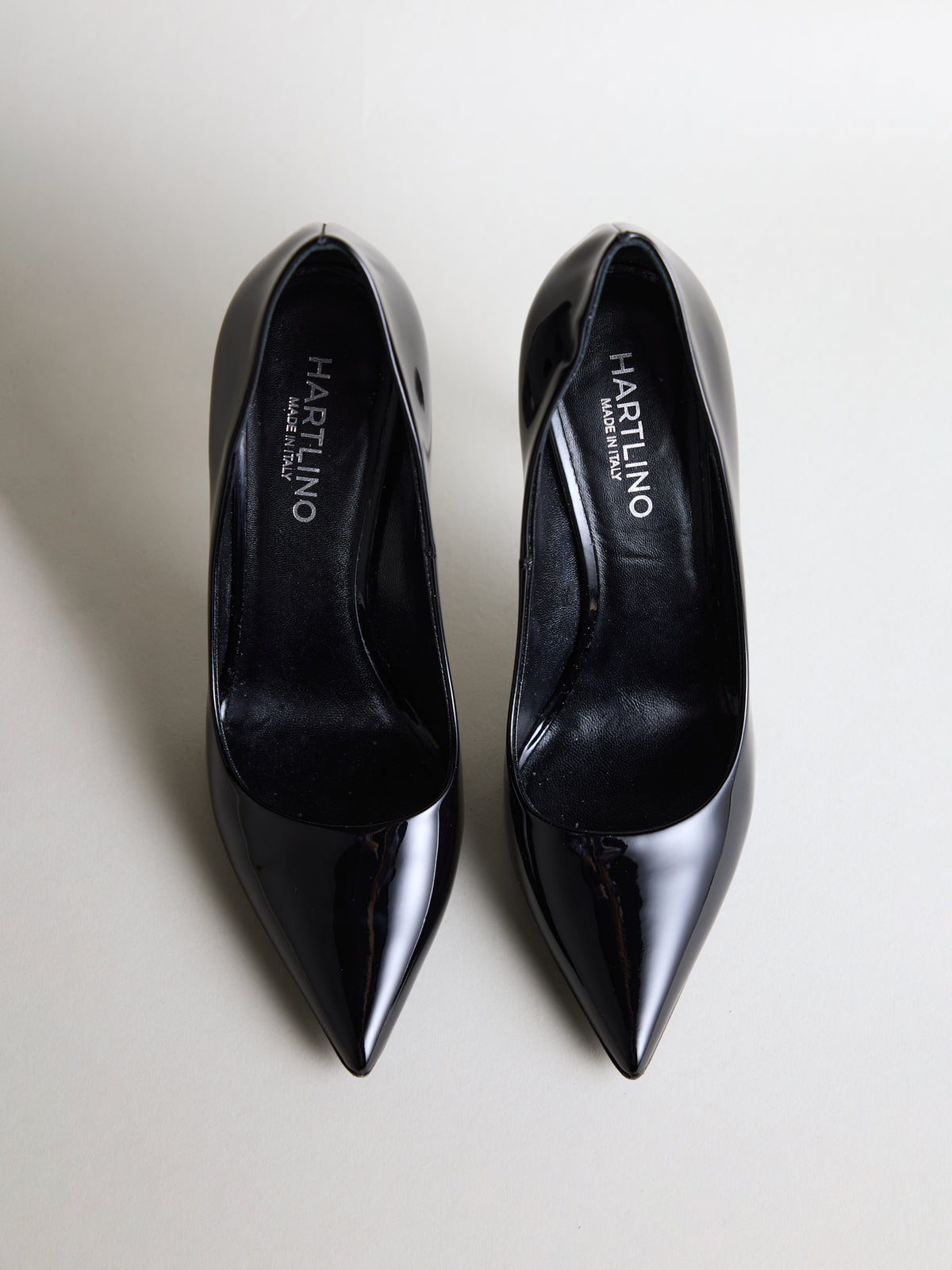 Patent Leather Pumps in Black – Hartlino, top view